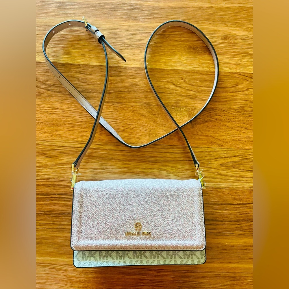 Michael Kors Jet Set Small Two-Tone Logo Smartphone Crossbody Bag